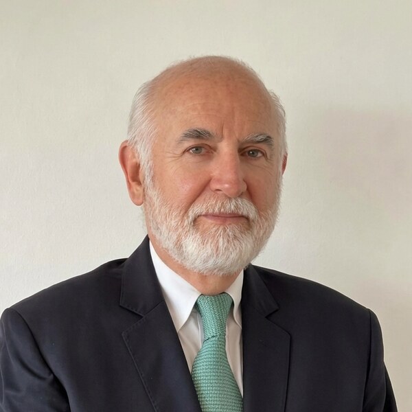 Retrato de Fernando Iregui, abogado consultor asociado en derecho ambiental