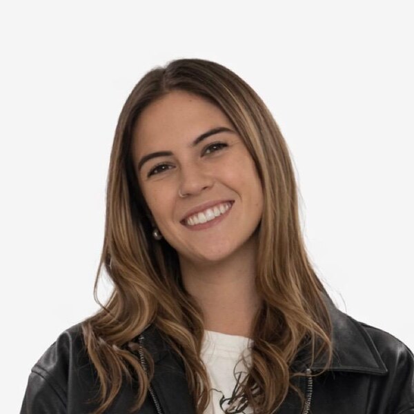 Retrato de Paola Alvarez, abogada especialista en derecho ambiental